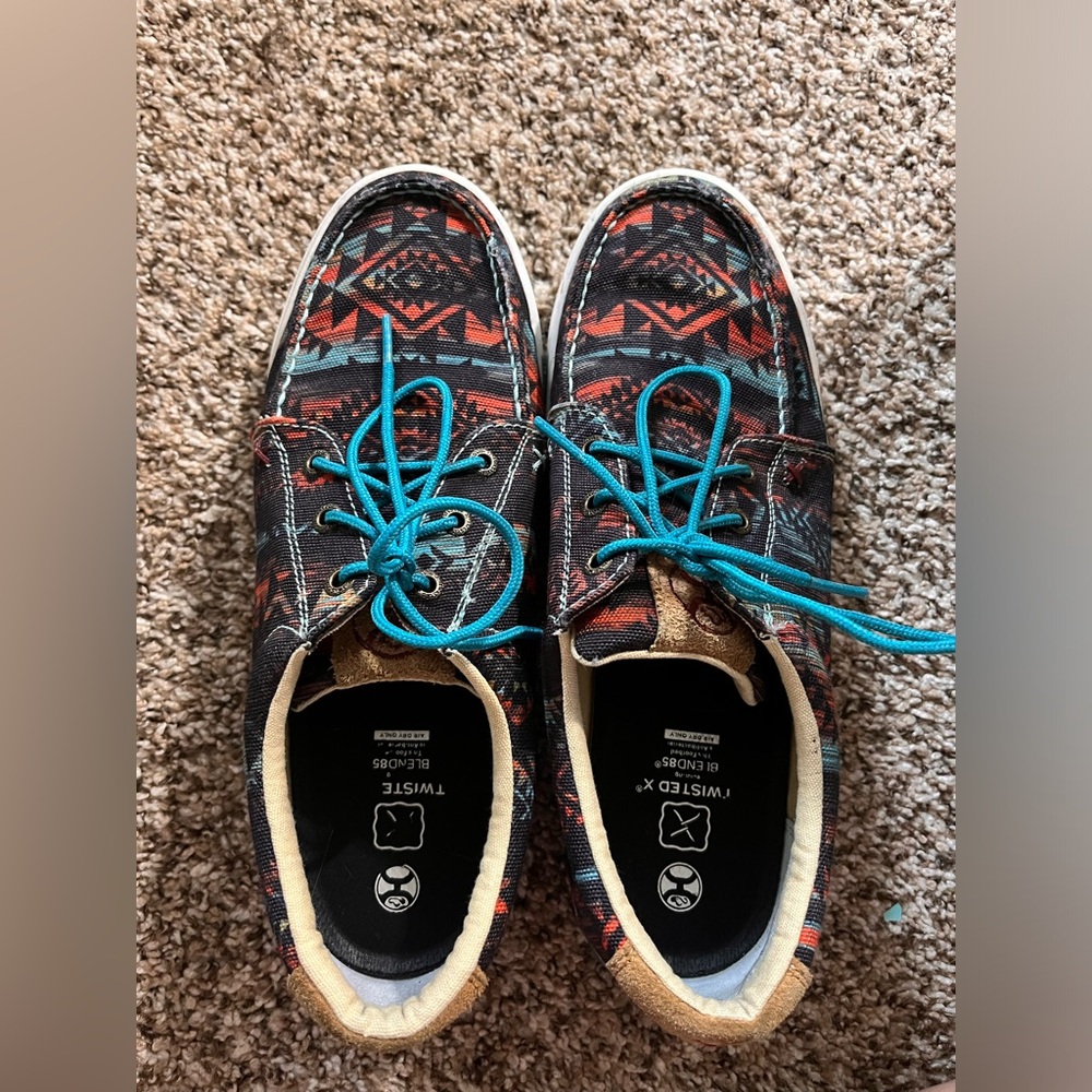 Women’s size 11 Twisted X,Hooey Loper.